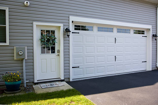 24/7 Emergency Garage Door Panel Replacement experts in East Basin, UT